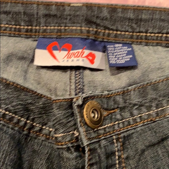 Blue Jean cuffed shorts, smoke & pet free home - Picture 4 of 9